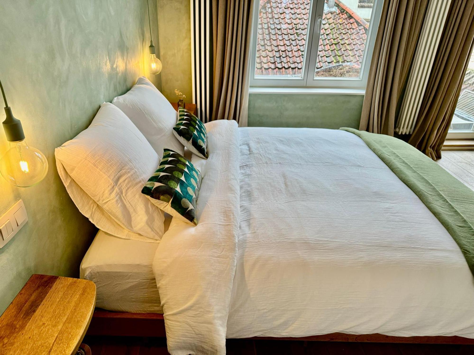 Sleeping Swan Bed & Breakfast Брюж Екстериор снимка